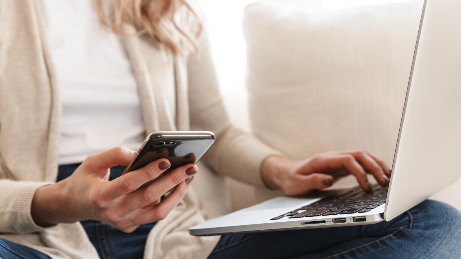 woman using virtual phone number